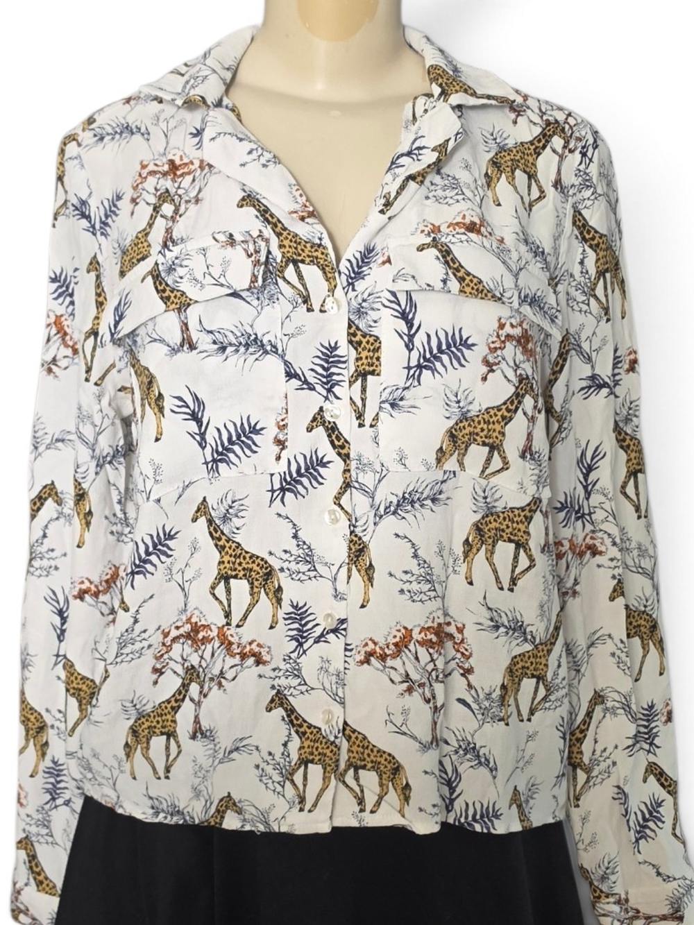 Tu Woman Giraffe Safari Print Button Down Shirt Blouse 100% Viscose